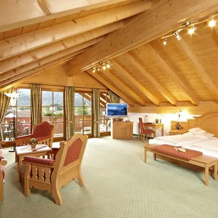 Schatten Hotel 3*